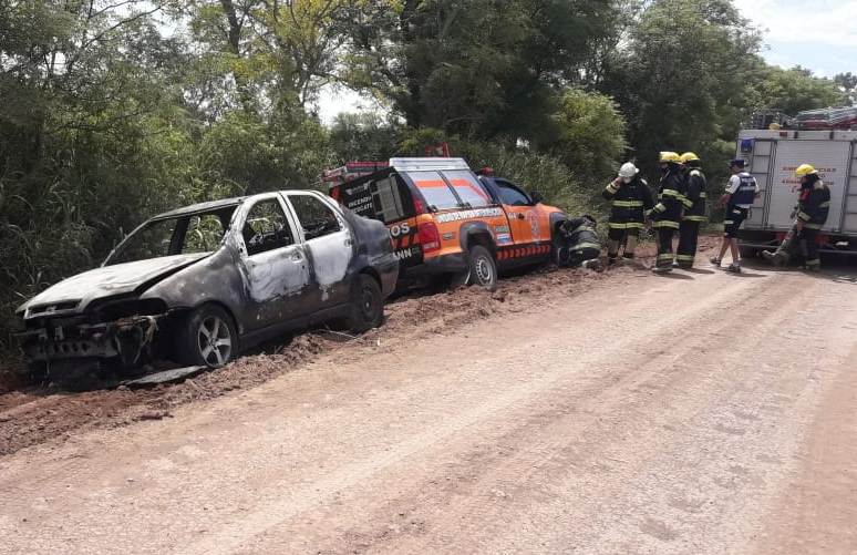 Daños totales en un vehículo a causa de un incendio 